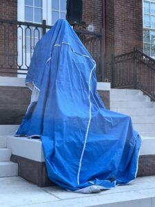 Lincoln statue under wraps